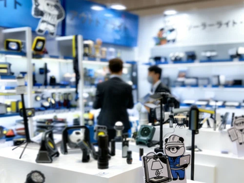 Bright Max|Vores Japan-team deler markedsindsigt fra lysmessen